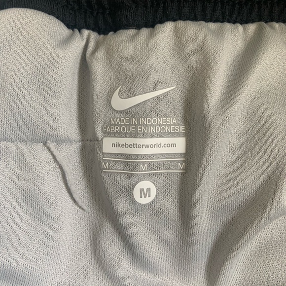 Nike running shorts - Picture 4 of 6